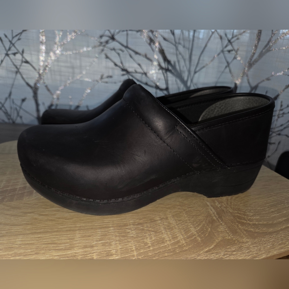 Dansko XP 2.0 Black‎ Leather Slip-On Clogs